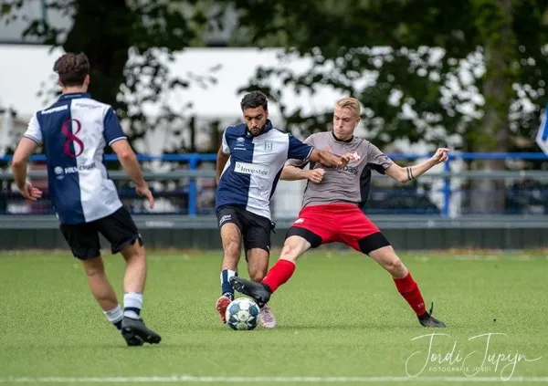 FC Victoria - FC De Bilt (3-2) – foto 4 van 24