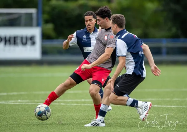FC Victoria - FC De Bilt (3-2) – foto 16 van 24