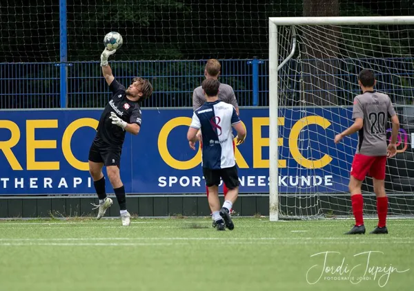 FC Victoria - FC De Bilt (3-2) – foto 18 van 24