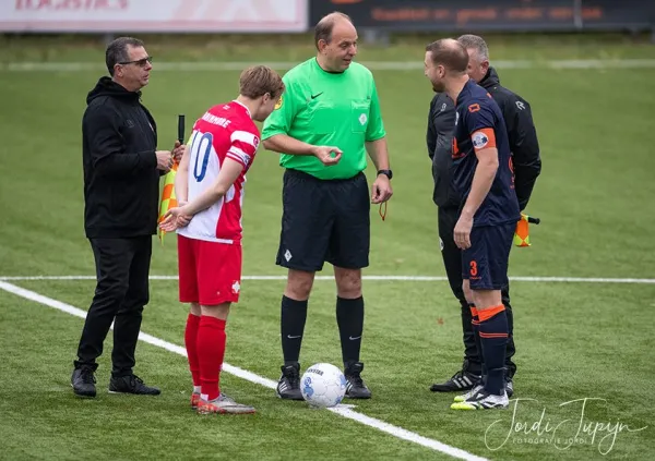 s.v. Montfoort '19 - FC De Bilt (1-1) – foto 3 van 14