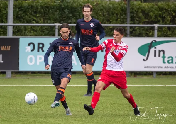 s.v. Montfoort '19 - FC De Bilt (1-1) – foto 6 van 14