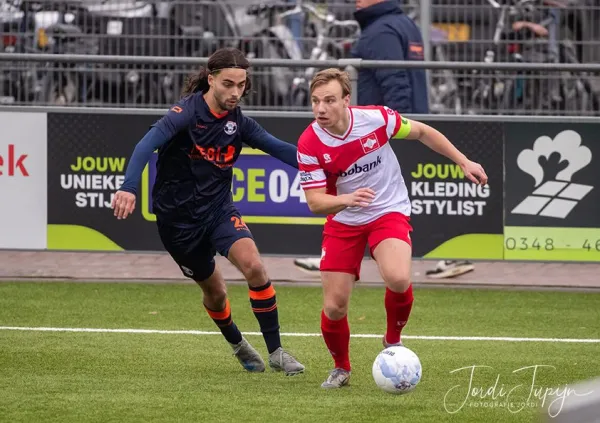 s.v. Montfoort '19 - FC De Bilt (1-1) – foto 7 van 14