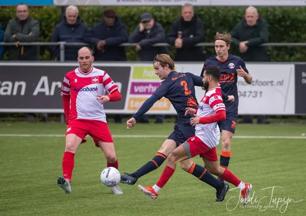 s.v. Montfoort '19 - FC De Bilt (1-1) – foto 9 van 14