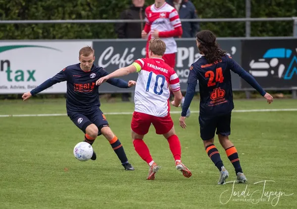 s.v. Montfoort '19 - FC De Bilt (1-1) – foto 10 van 14