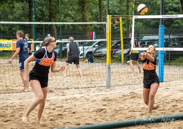 Beachvolleybal – sportfotografie door Fotografie Jordi