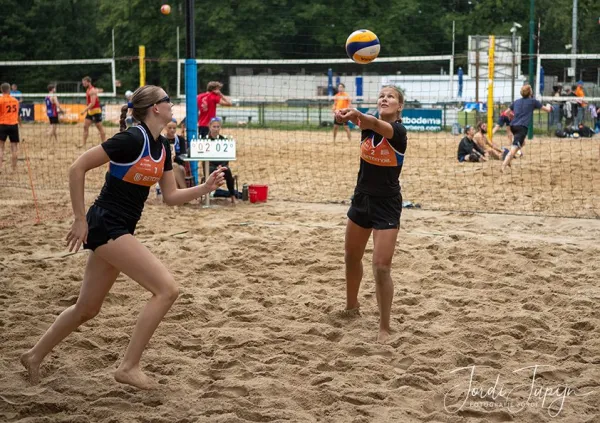 Beachvolleybal – sportfotografie door Fotografie Jordi