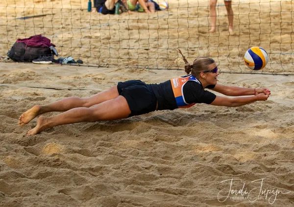 Beachvolleybal – sportfotografie door Fotografie Jordi