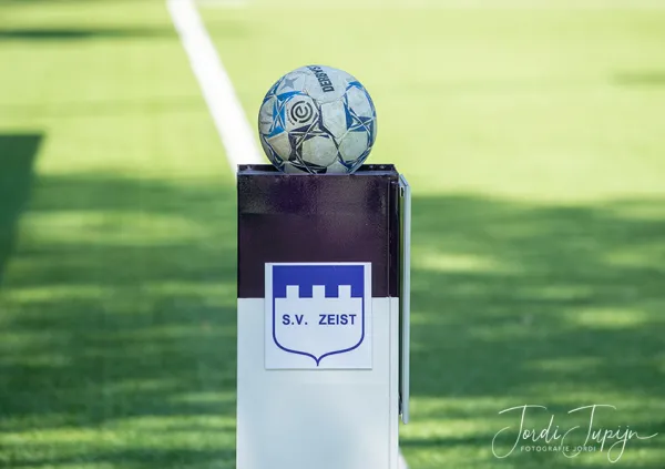 sv Zeist - FC De Bilt – sportfotografie door Fotografie Jordi
