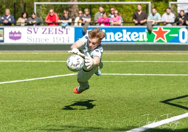 sv Zeist - FC De Bilt – foto 6 van 35