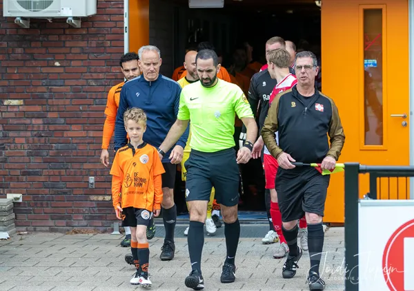 vv de Meern - FC De Bilt (0-4) – foto 2 van 19