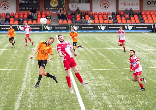 vv de Meern - FC De Bilt (0-4) – foto 4 van 19