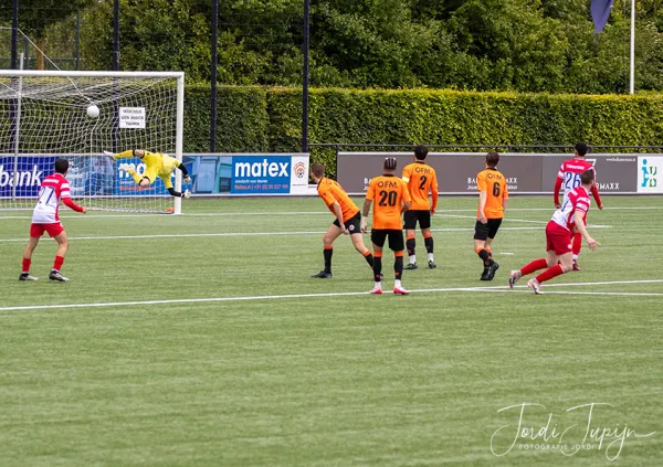 vv de Meern - FC De Bilt (0-4) – foto 6 van 19