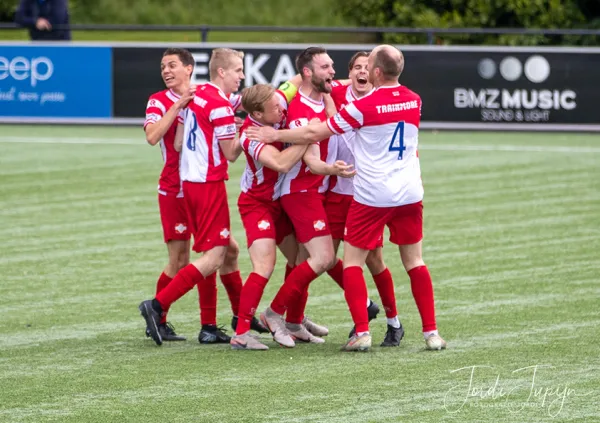 vv de Meern - FC De Bilt (0-4) – foto 8 van 19