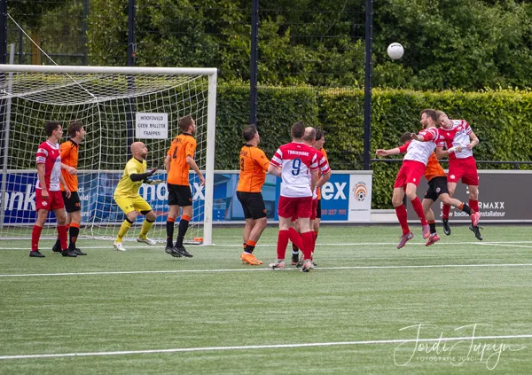 vv de Meern - FC De Bilt (0-4) – foto 11 van 19