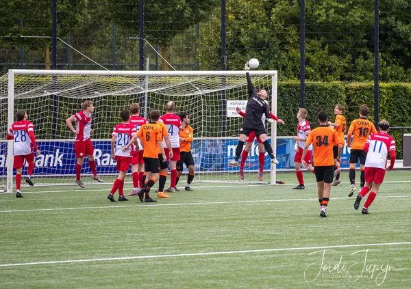 vv de Meern - FC De Bilt (0-4) – foto 15 van 19