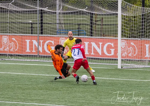 vv de Meern - FC De Bilt (0-4) – foto 16 van 19