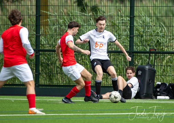 JSV O23-3 - sv DVSU O23-1 (4-0) – sportfotografie door Fotografie Jordi